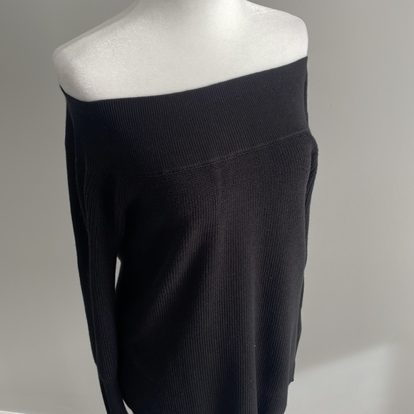 Dynamite Black Over Shoulder Top - Picture 2 of 6